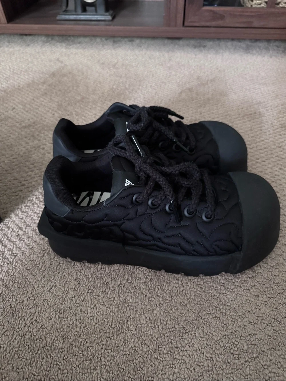 Men's Quilted Black Low-Top Sneakers